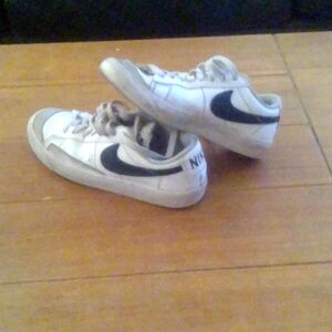 Nike DUNK white with black swoosh 3.5Y